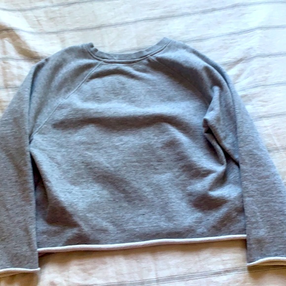 Levis Cropped Grey Sweatshirt - Picture 3 of 3